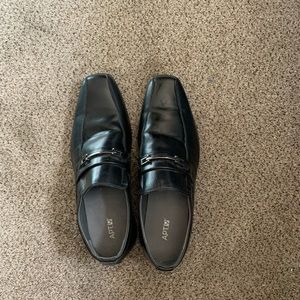 Black dress shoes